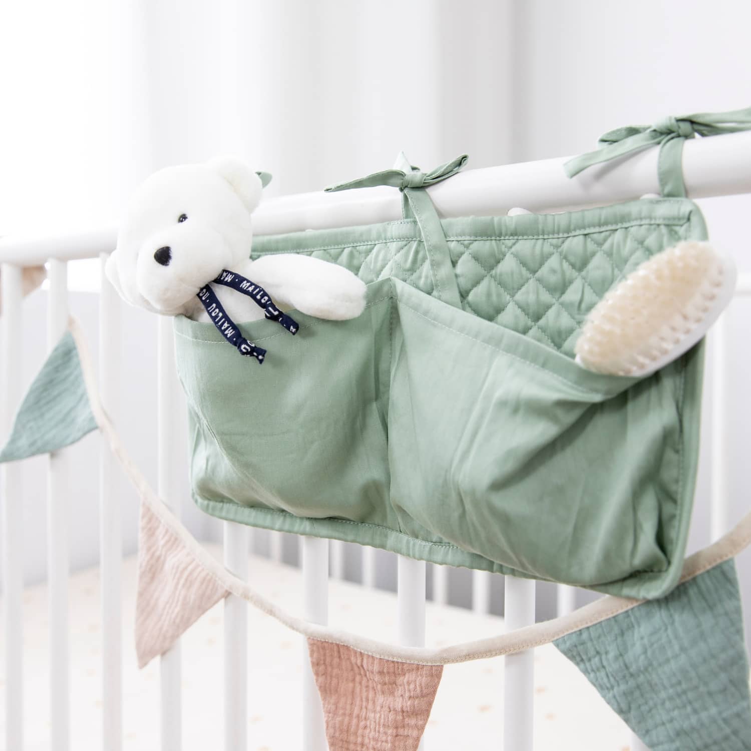 Organisateur de lit bébé - Roman Green - Mushie – Lulu au lit