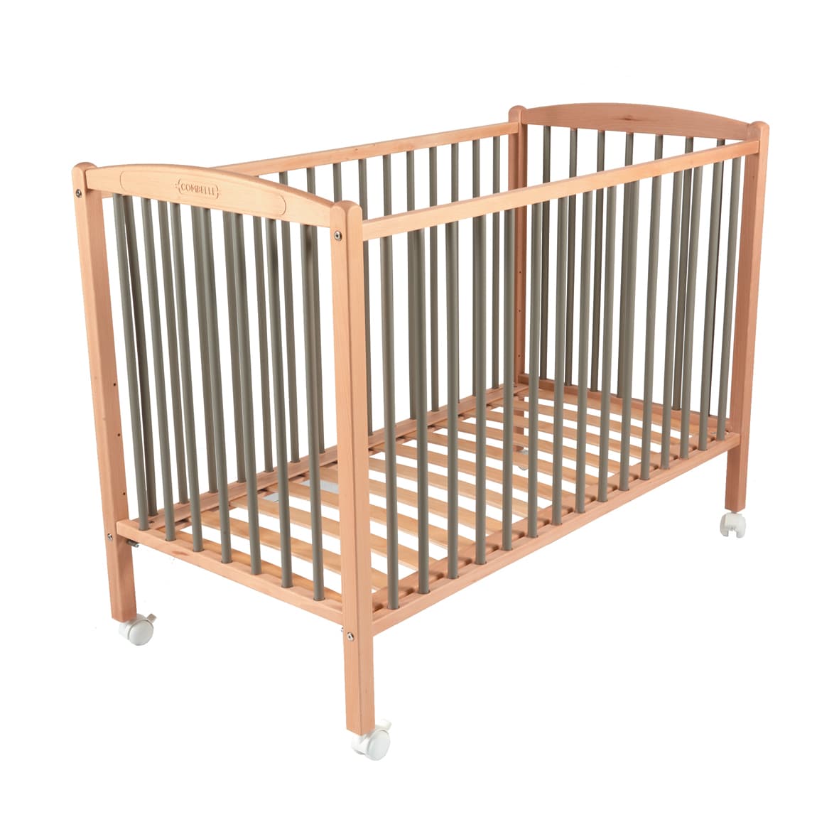 lit bébé à barreaux 60x120 cm sur roulettes en bois naturel finitions vernis et gris combelle